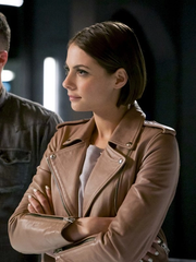 Arrow S06 Willa Holland Thea Queen Pink Leather Jacket