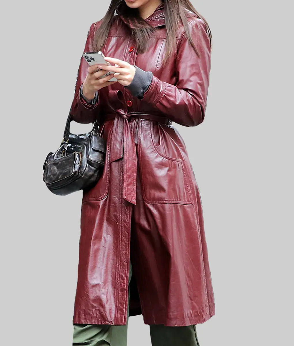 Buttoned trench coat with belt