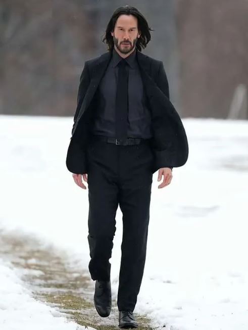 John-Wick-Chapter-4-Keanu-Reeves-Black-Suit