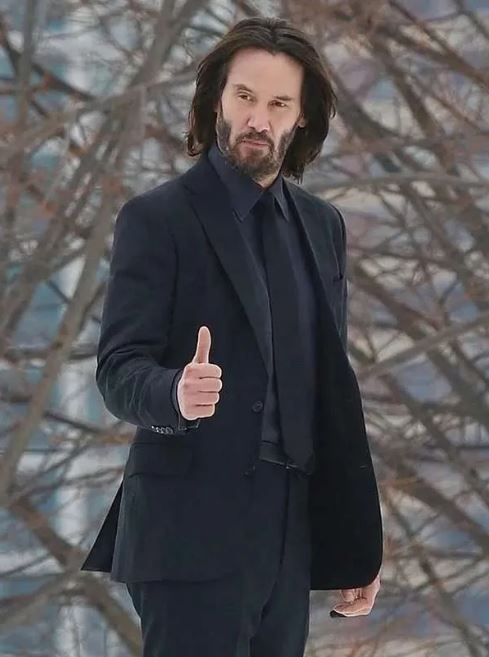 John-Wick-Chapter-4-Keanu-Reeves-Black-Suit